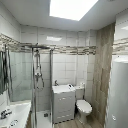 Apartment F2 & Cinema Proche